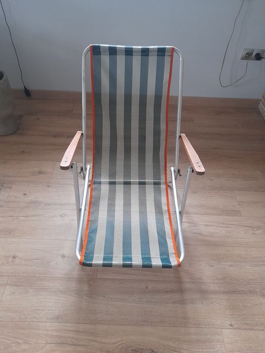 Leżak plażowy składany.