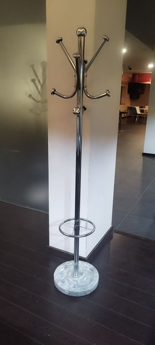 Bengaleiros com base em mármore