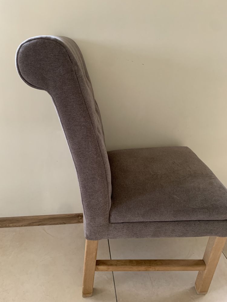 Komplet 4 krzeseł szare tapicerowane Jadik drewno