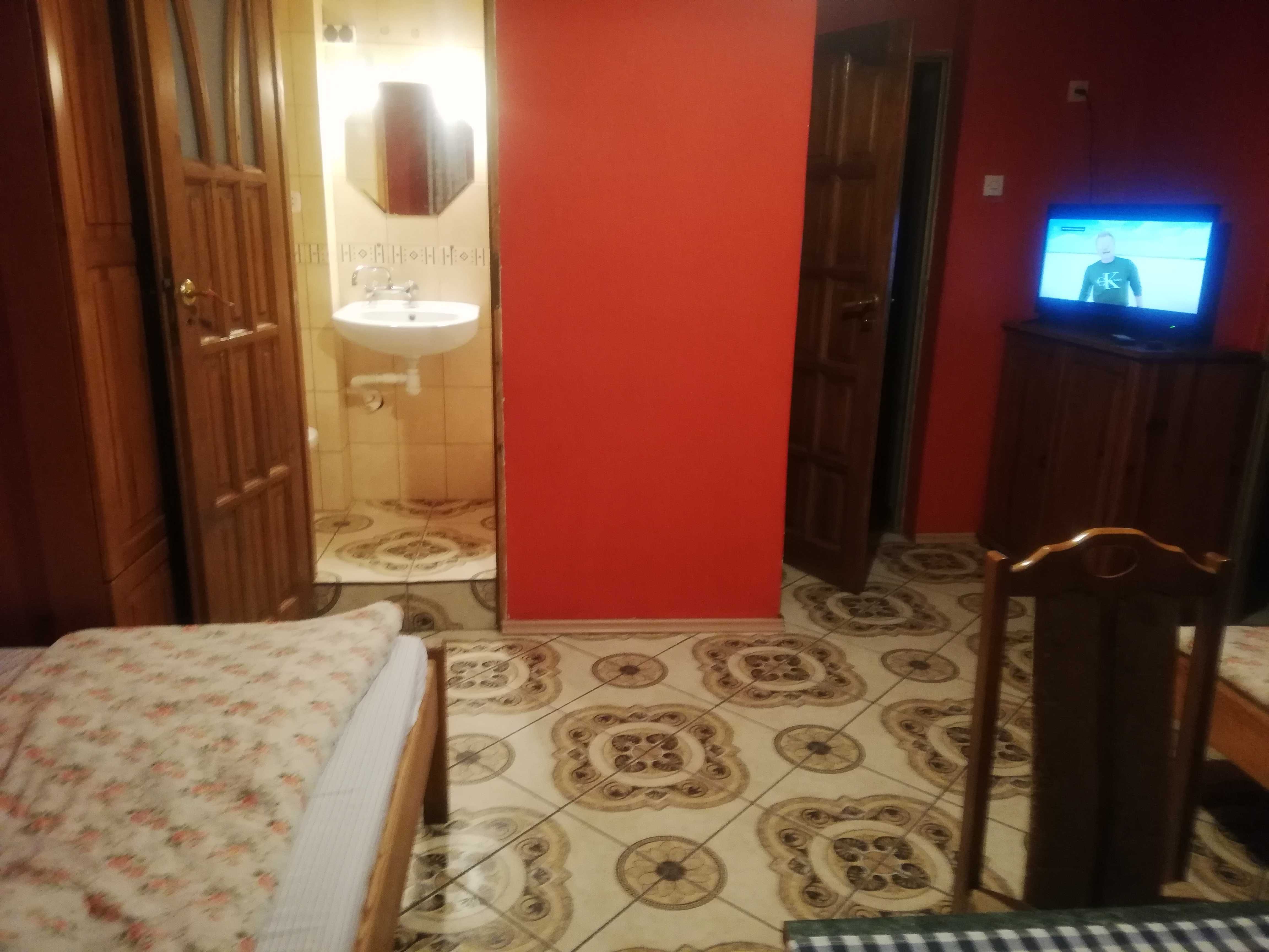 Mieszkanie z łazienką i aneksem oraz pokoje inne od zaraz
