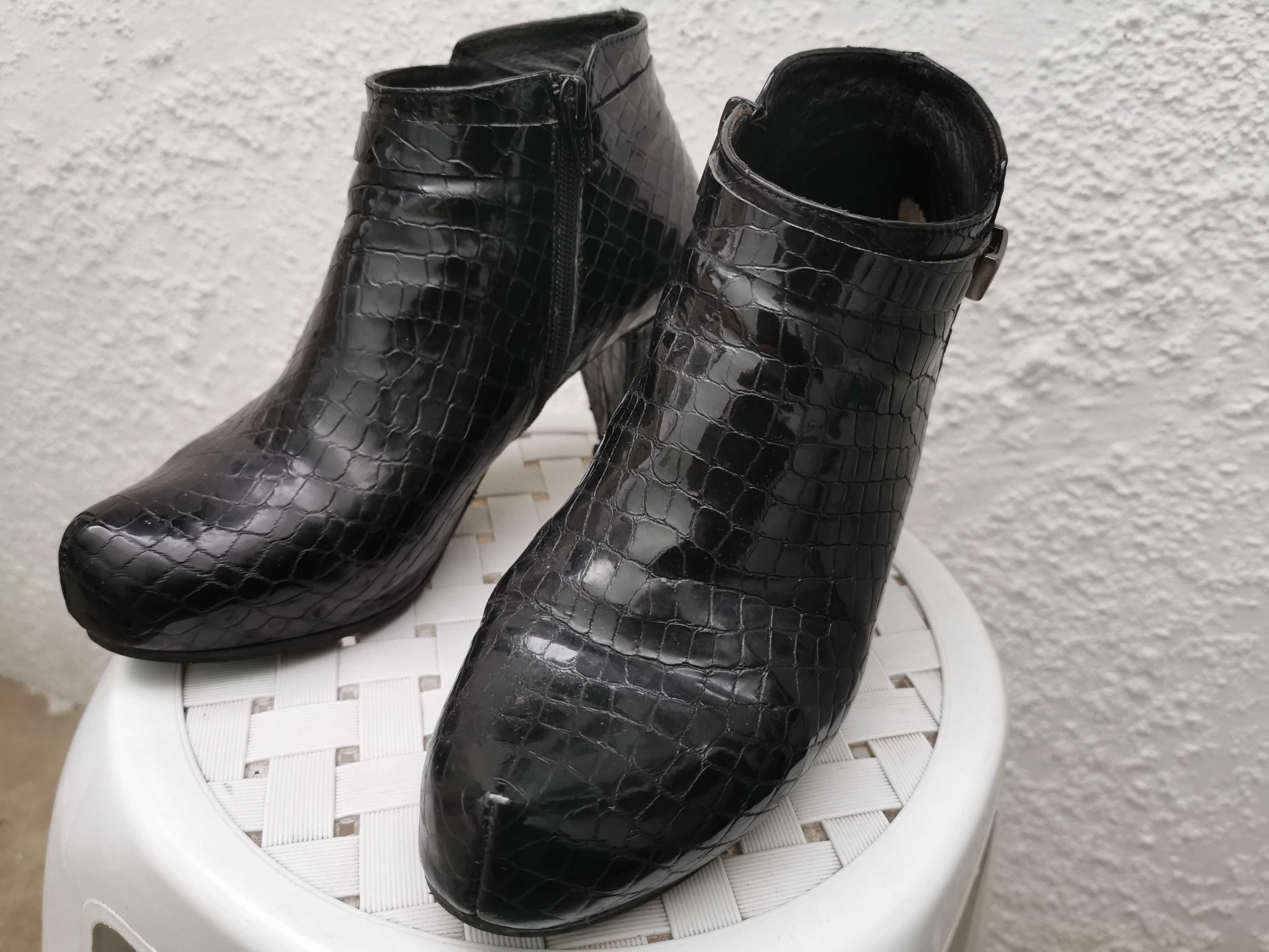 Botins pele preto