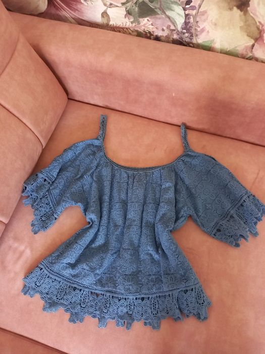 Bluzka z odkrytymi ramionami niebieska hiszpanka  M 38 szydełkowana