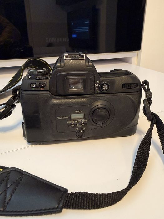 Nikon F80 + obiektyw