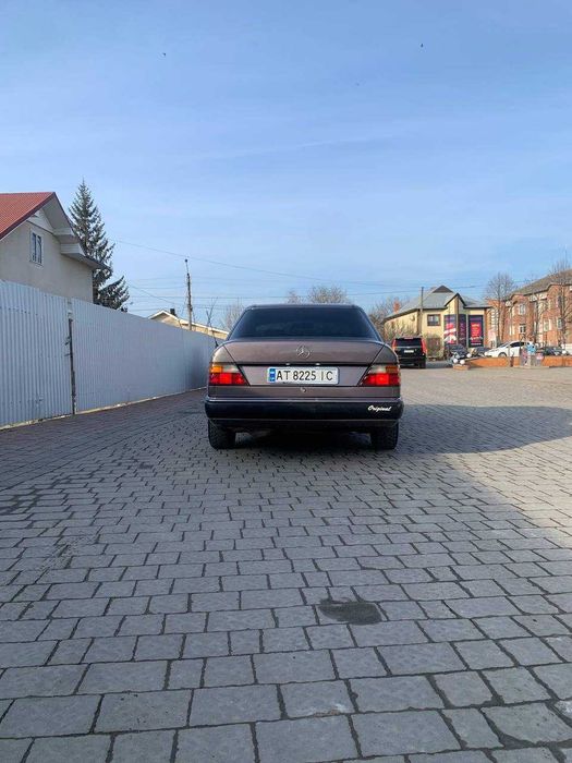 Легендарна Mercedes w124