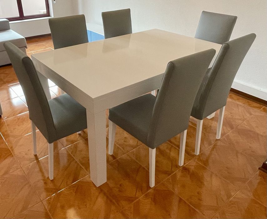 Mesa de sala de jantar mais 6 cadeiras