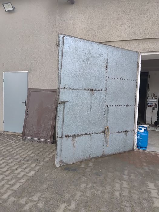 Używana brama garażowa, drzwi