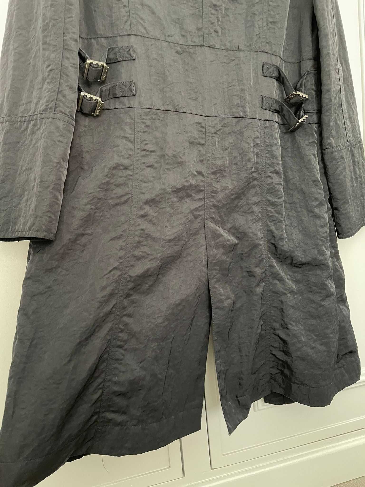 Gabardine preta da Mango com bolsos