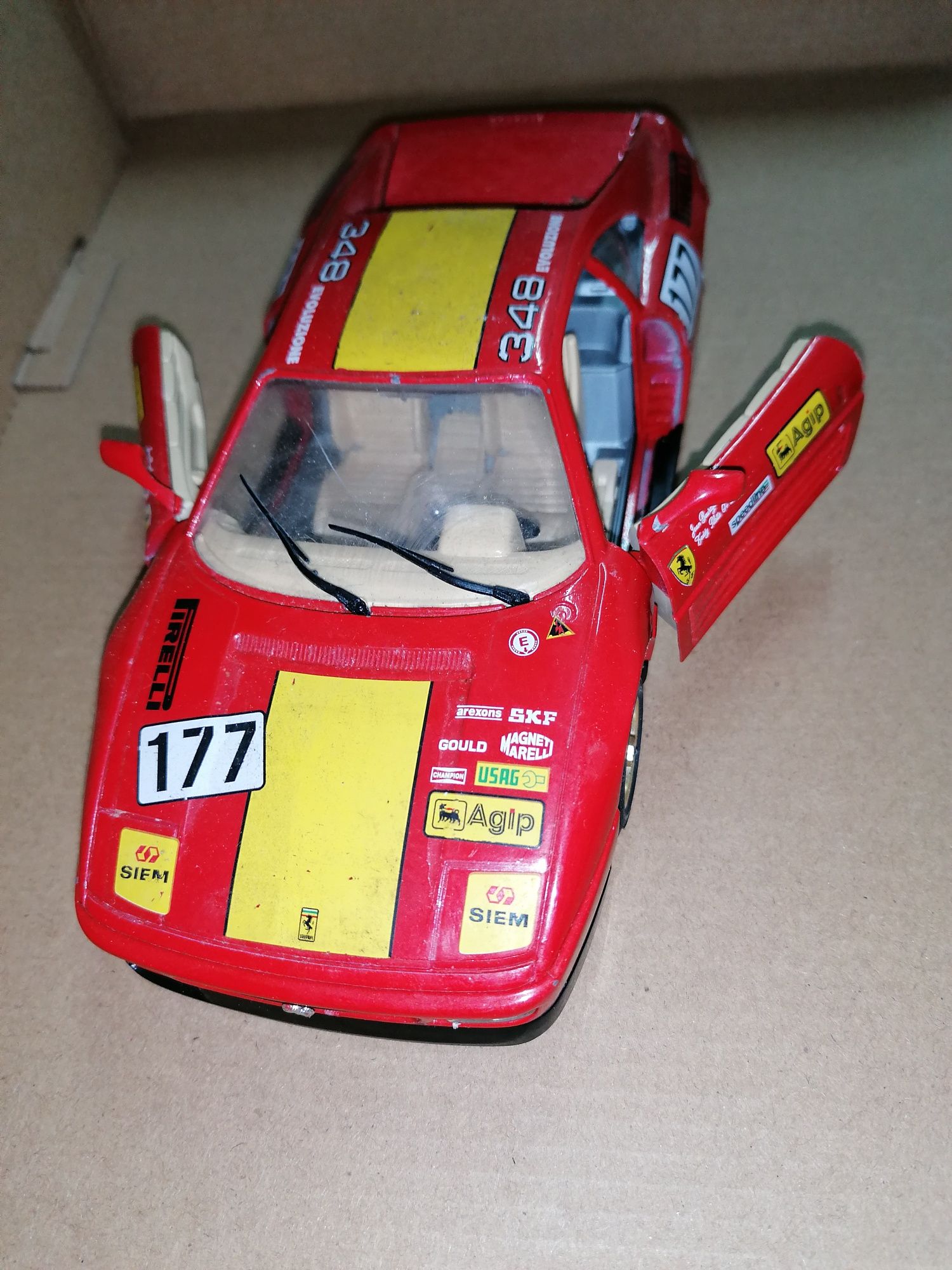Ferrari 348 da BURAGO escala 1:24