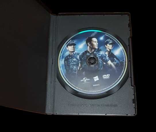 BATTLESHIP - Batalha Naval (Rihanna/Alexander Skarsgård/Liam Neeson)