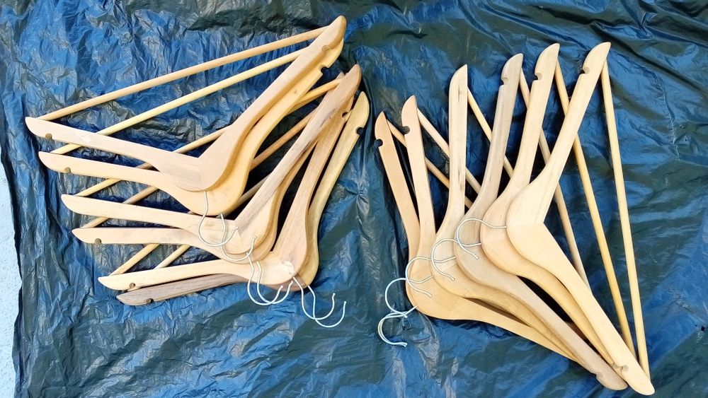 Conjunto 12 cabides de madeira