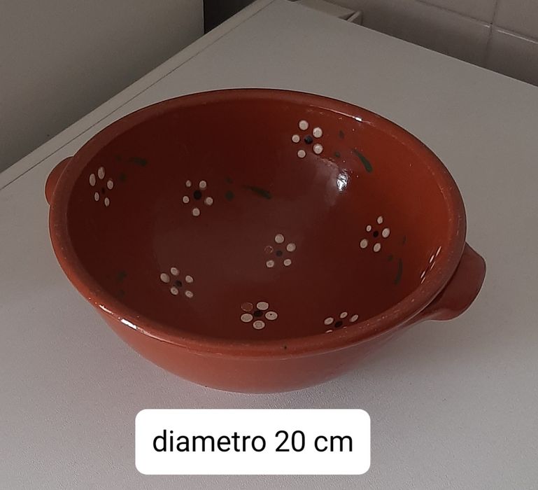 Conjunto em barro decorado e envernizado