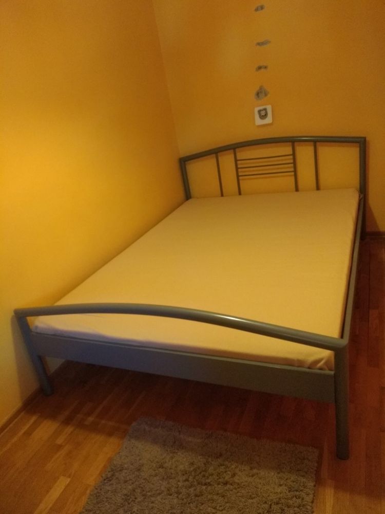 Łóżko 140x200 cm z materacem
