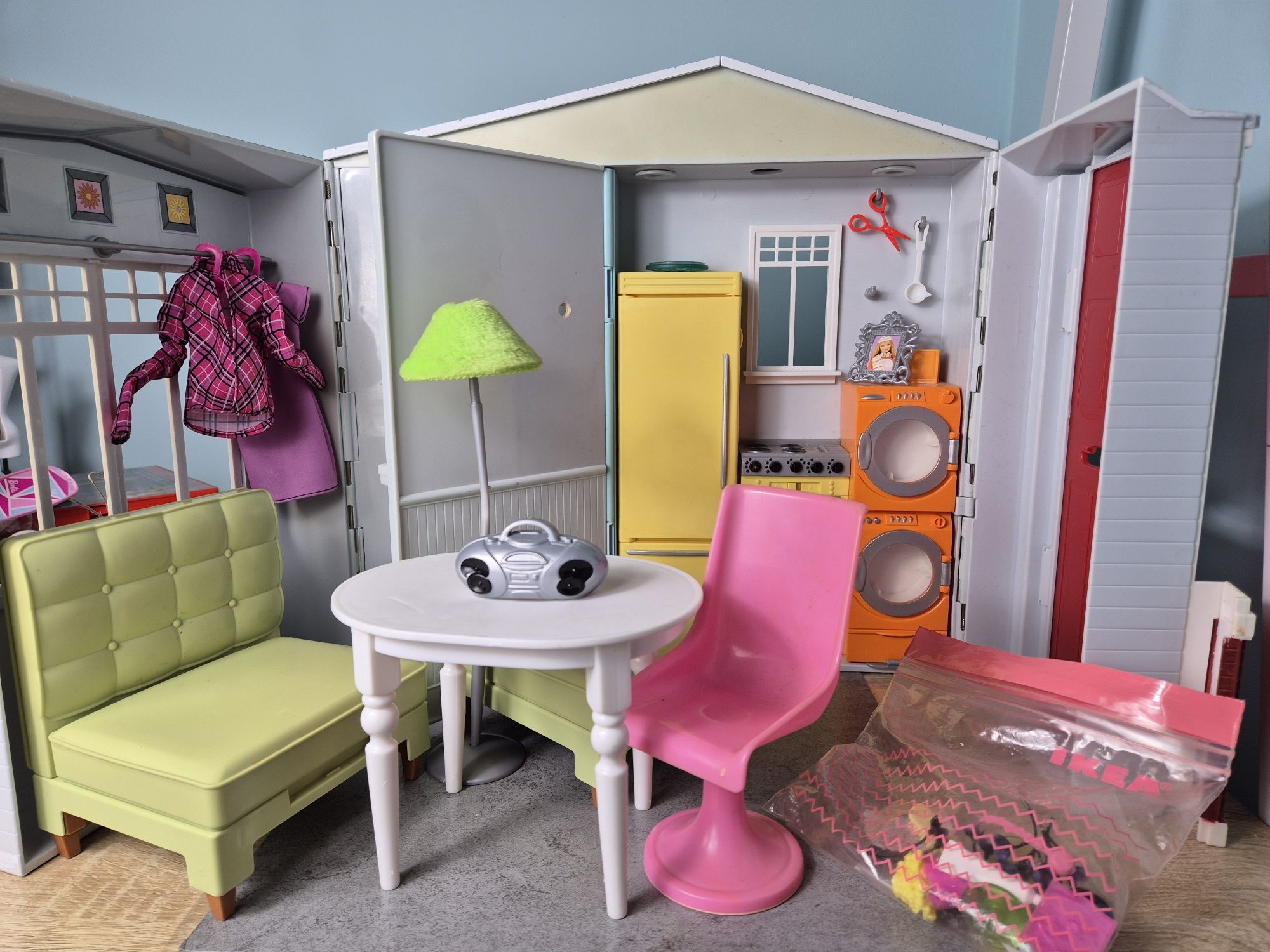 Domek dla Barbie dom totally real house 2006 chatka diorama