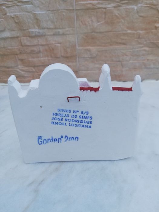 Artigo decorativo - reprodução da fachada de igreja de sines