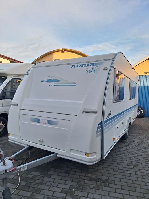 Adria Adora 542  Przyczepa Adria Adora 542 namiot 6-osób