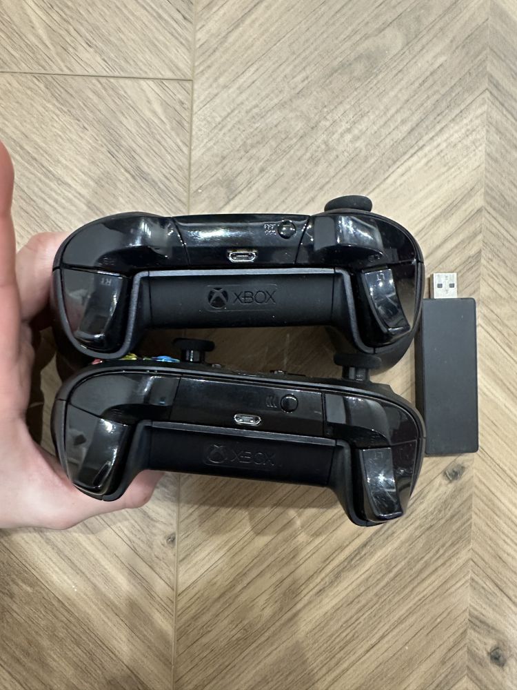 Zestaw dwoch bezprzewodowych padow xbox x box i adapter do PC komputer
