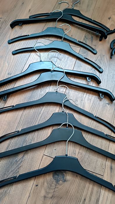 Wieszaki czarne do ubrań mix 20 sztuk 43-45 cm