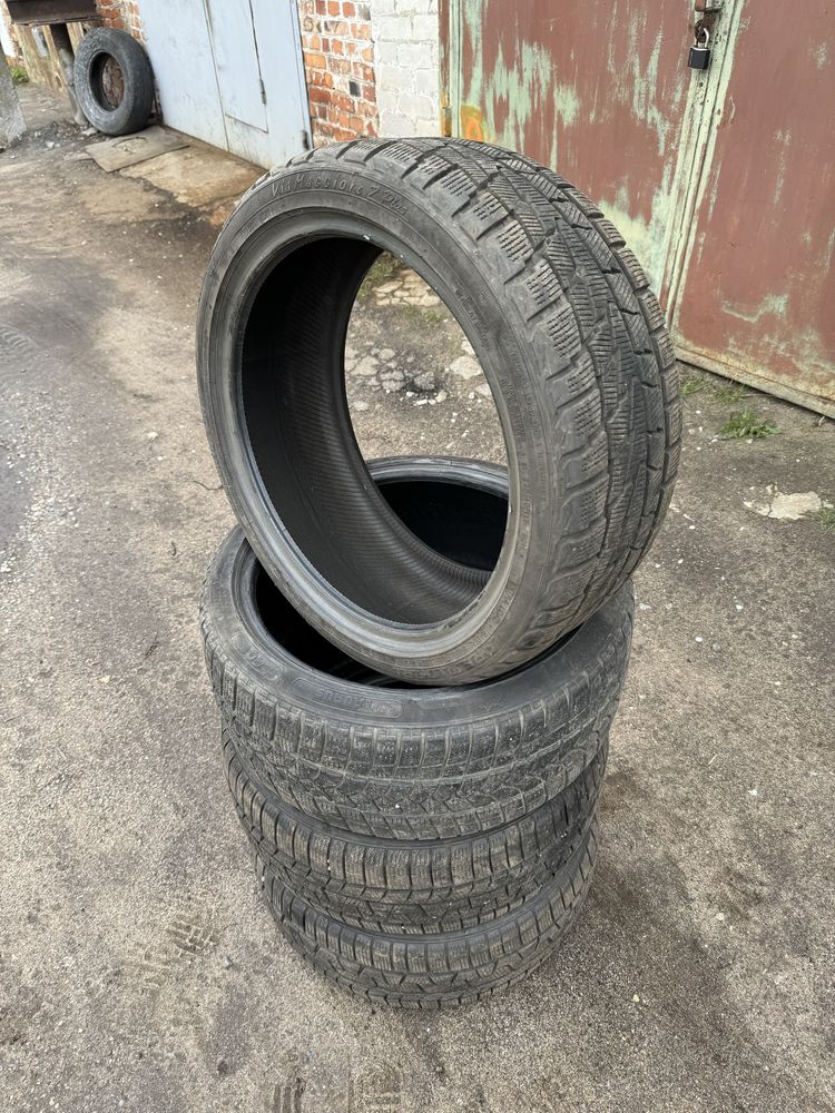 Продам комплект зимових шин 225/40r18