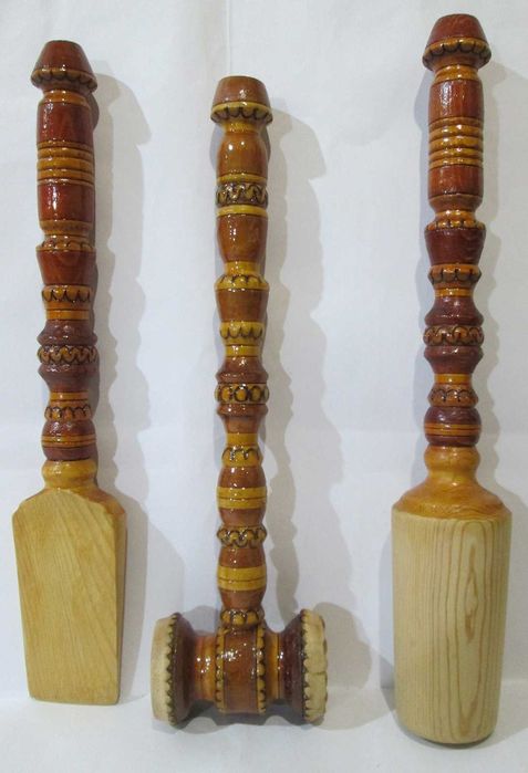 Кухонная утварь: скалка, набор деревянный, ступка, венчик и другое