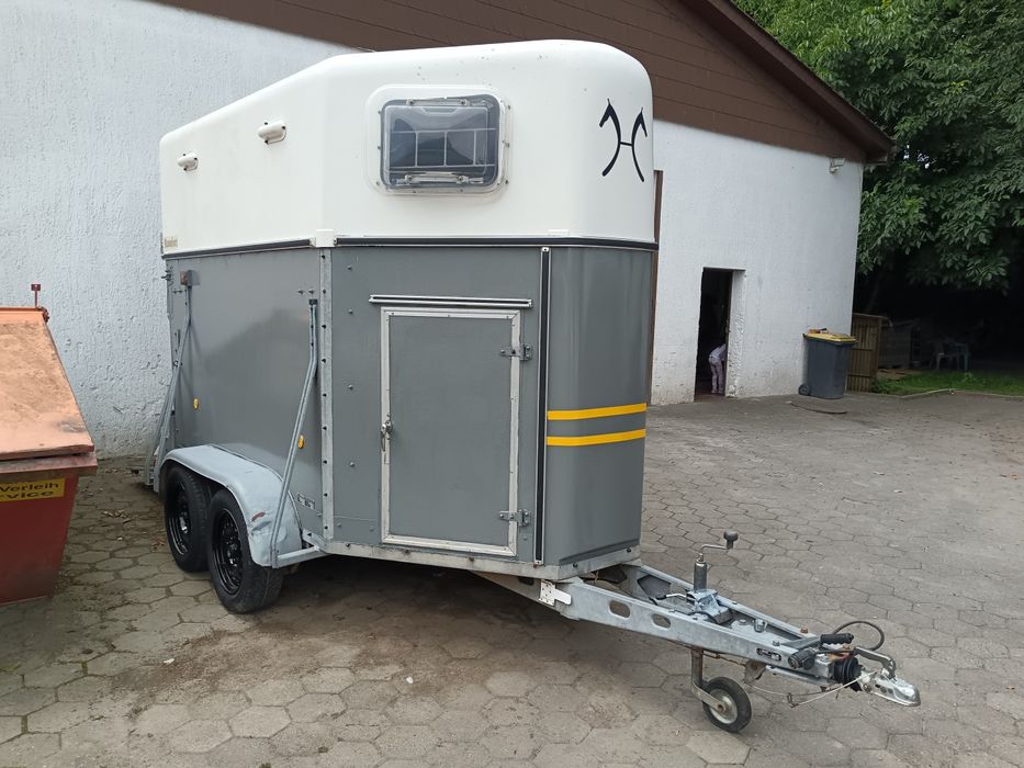 Sprzedam przyczepy do koni lub innych zwierząt na kat B Dmc 1200 kg