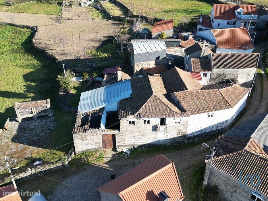 Casa de aldeia T3 em Mouçós e Lamares de 364,00 m2