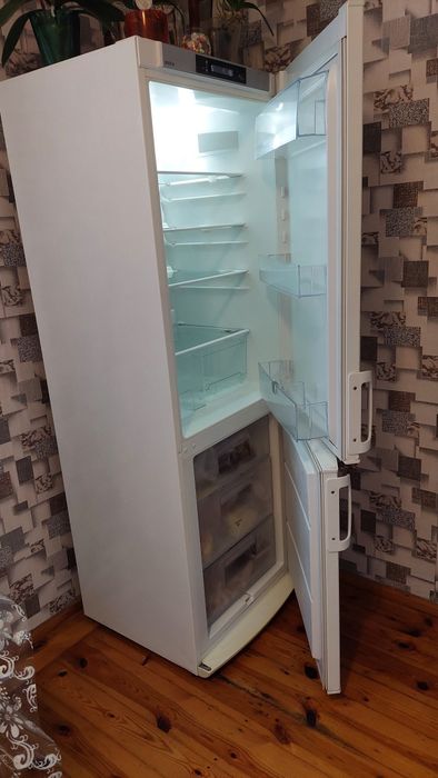 Холодильник двокамерний Electrolux