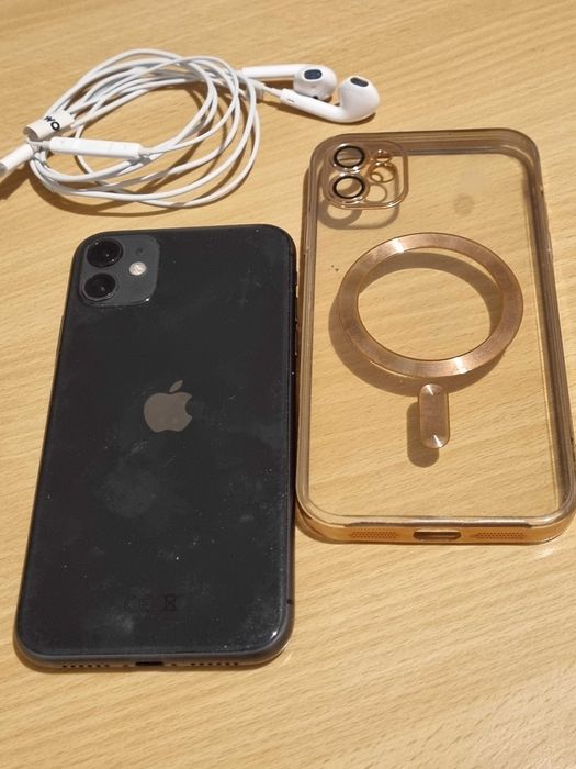 Iphone 11 . 3-4 lata stan bardzo dobry, słuchawki i etui.