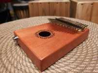 Jeremi W-17T-ELE elektroakustyczna kalimba 17głosowa mahoń W17T ele