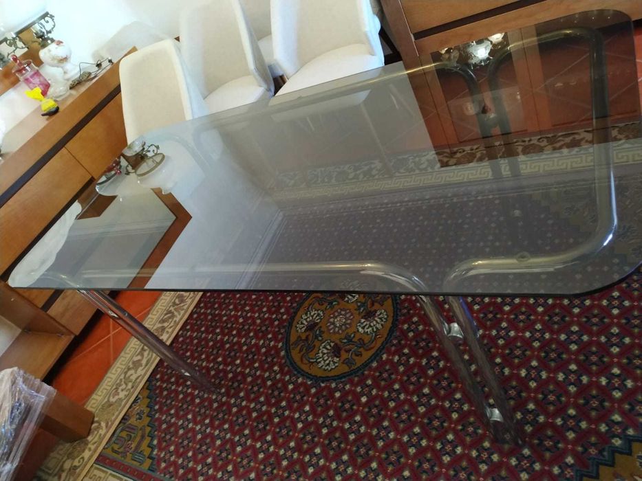 Mesa de vidro com 4 cadeiras