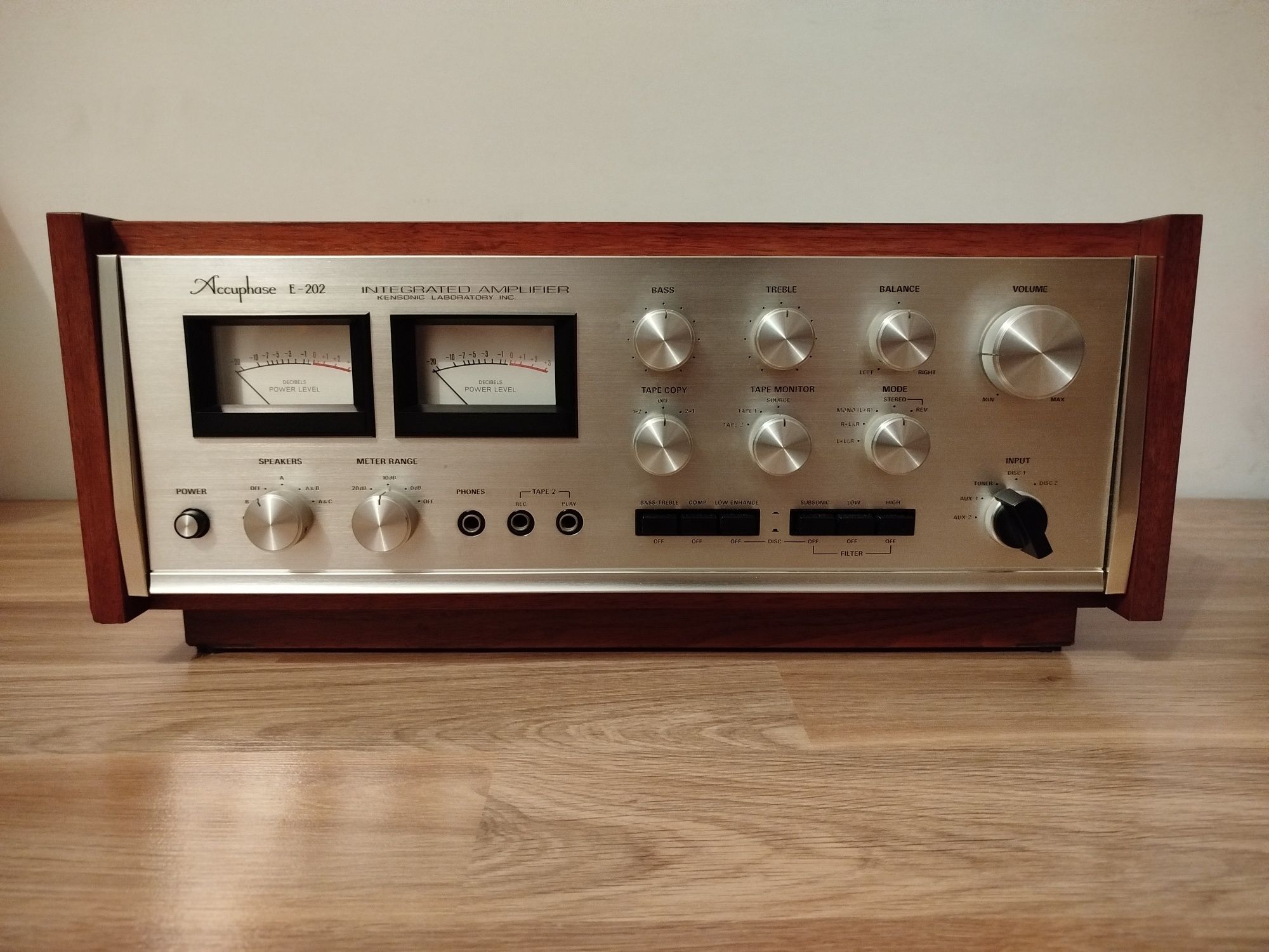 Wzmacniacz Accuphase E202. Marantz, Luxman, Sansui