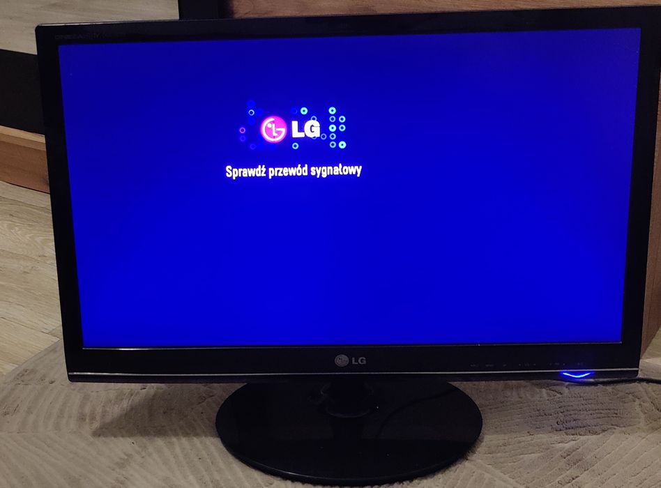 LG  27' DM2780D   sprawny/zielona linia