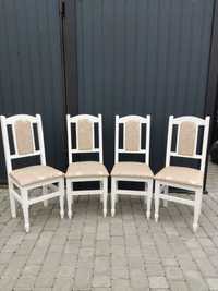 Деревянные стулья. Білий