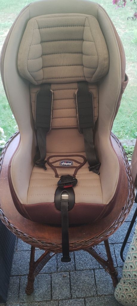 Fotelik dziecięcy Chicco 9-18 kg stan bardzo dobry