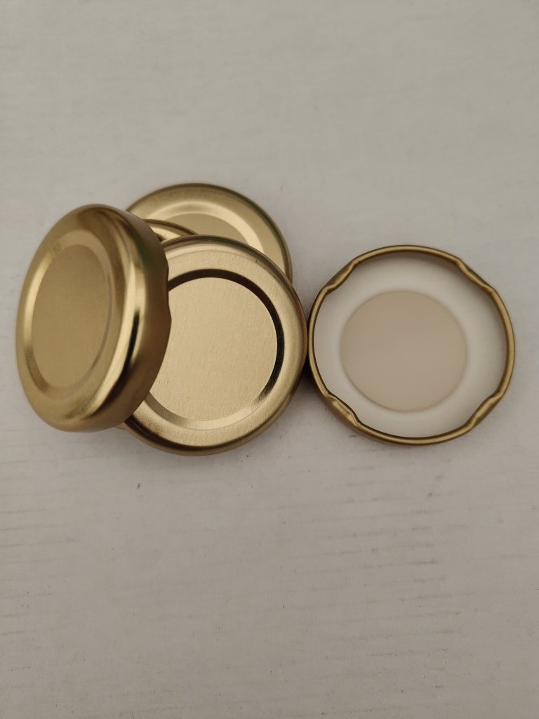 Zakrętki fi 43 do Kubusia lub słoika 40 ml 50 szt