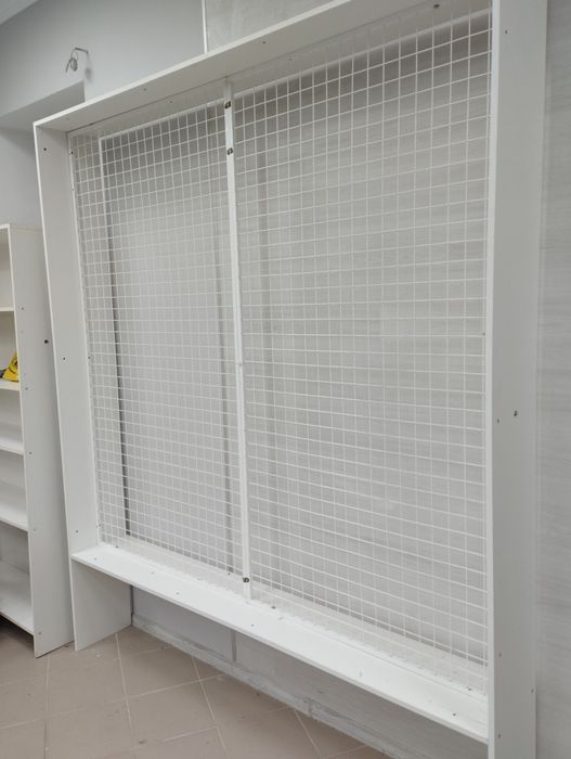 Стелажі з вбудованими сітками 2000 грн.