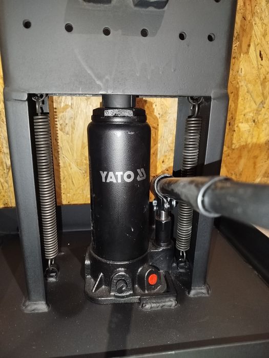 Brykieciarka, prasa do domowej produkcji brykietu