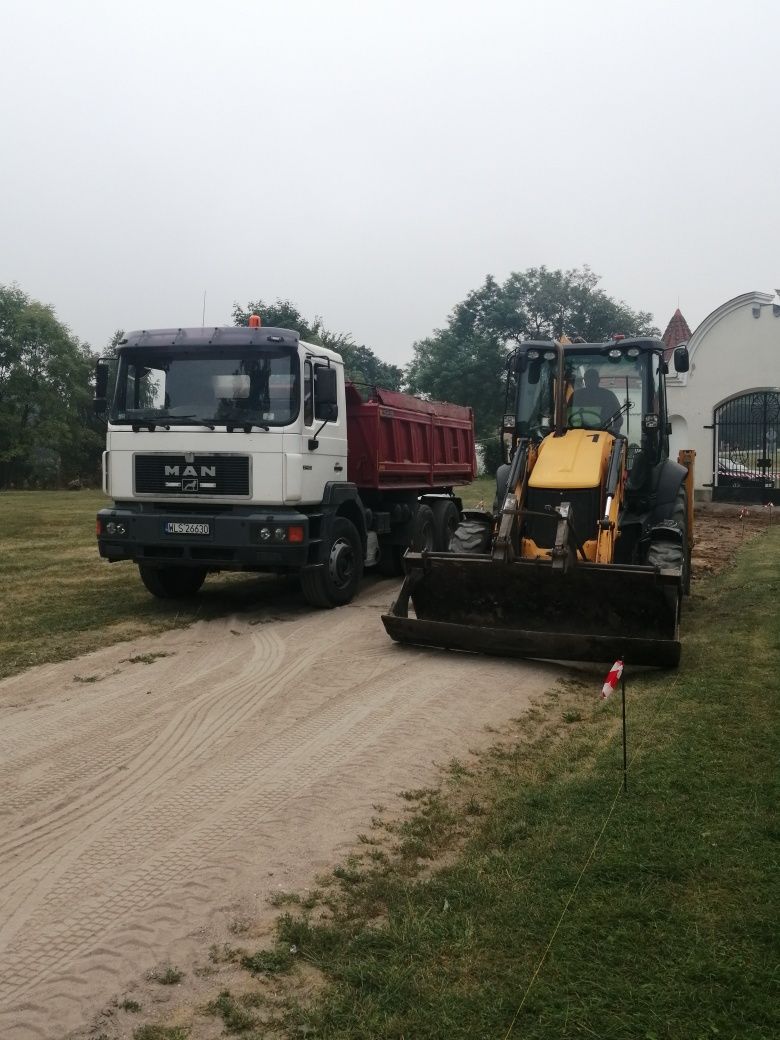 koparko-ładowarką koparka jcb 3cx wywrotka terenu fundamentPiasek 0-2