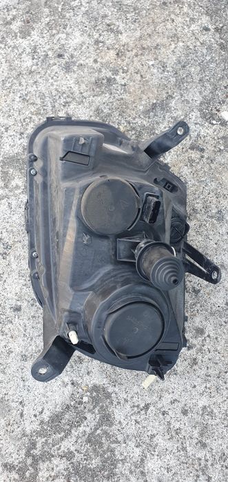 Farol Dacia Duster direito 2011