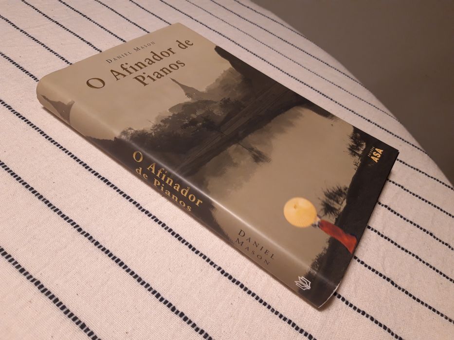 Livro "O Afinador de Pianos" de Edgar Drake