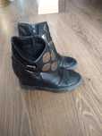 Botki adidasy koturn