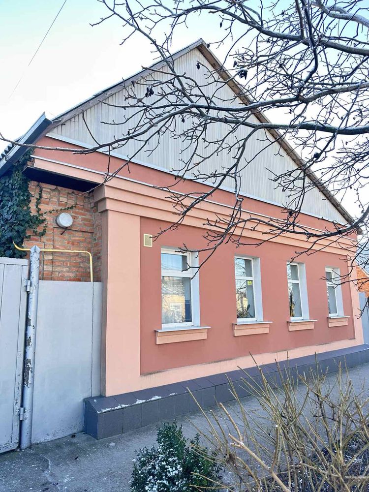 Двоповерховий будинок на Новомиколаївці