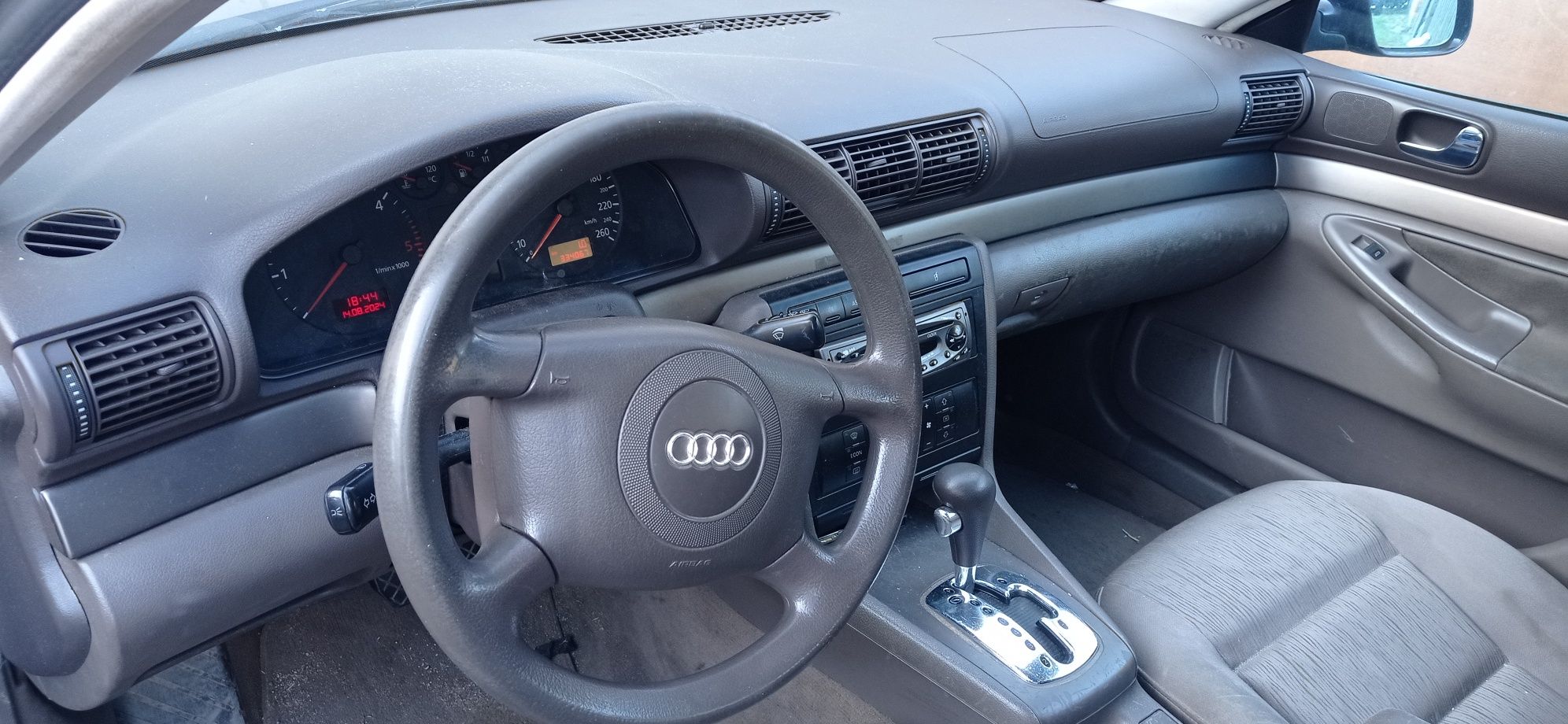 Audi a4 b5 zderzak maska pas