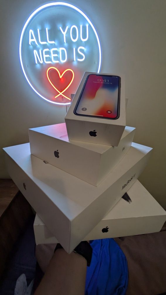 Коробки от Apple гаджетов