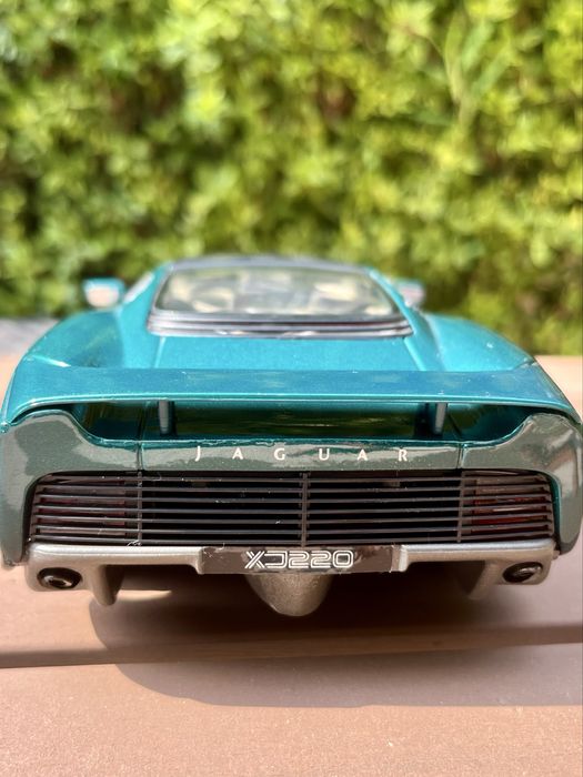 Jaguar XJ220 da Maisto miniatura 1:18