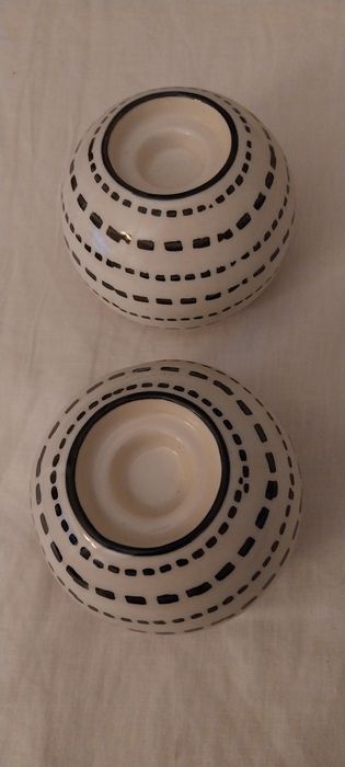 2 castiçais em louça