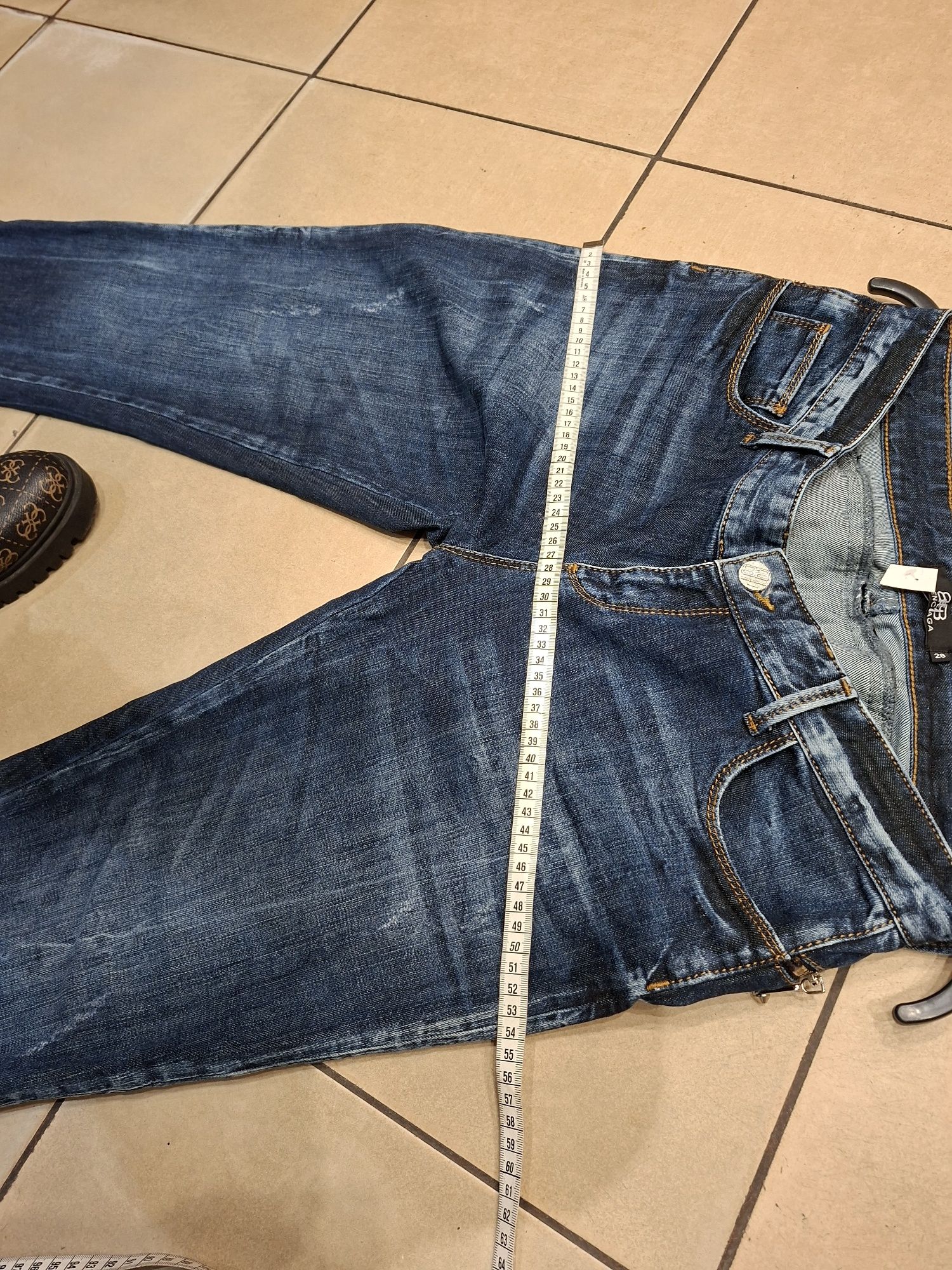 Spodnie jeansowe M/L stan bardzo dobry wymiary na zdjęciach