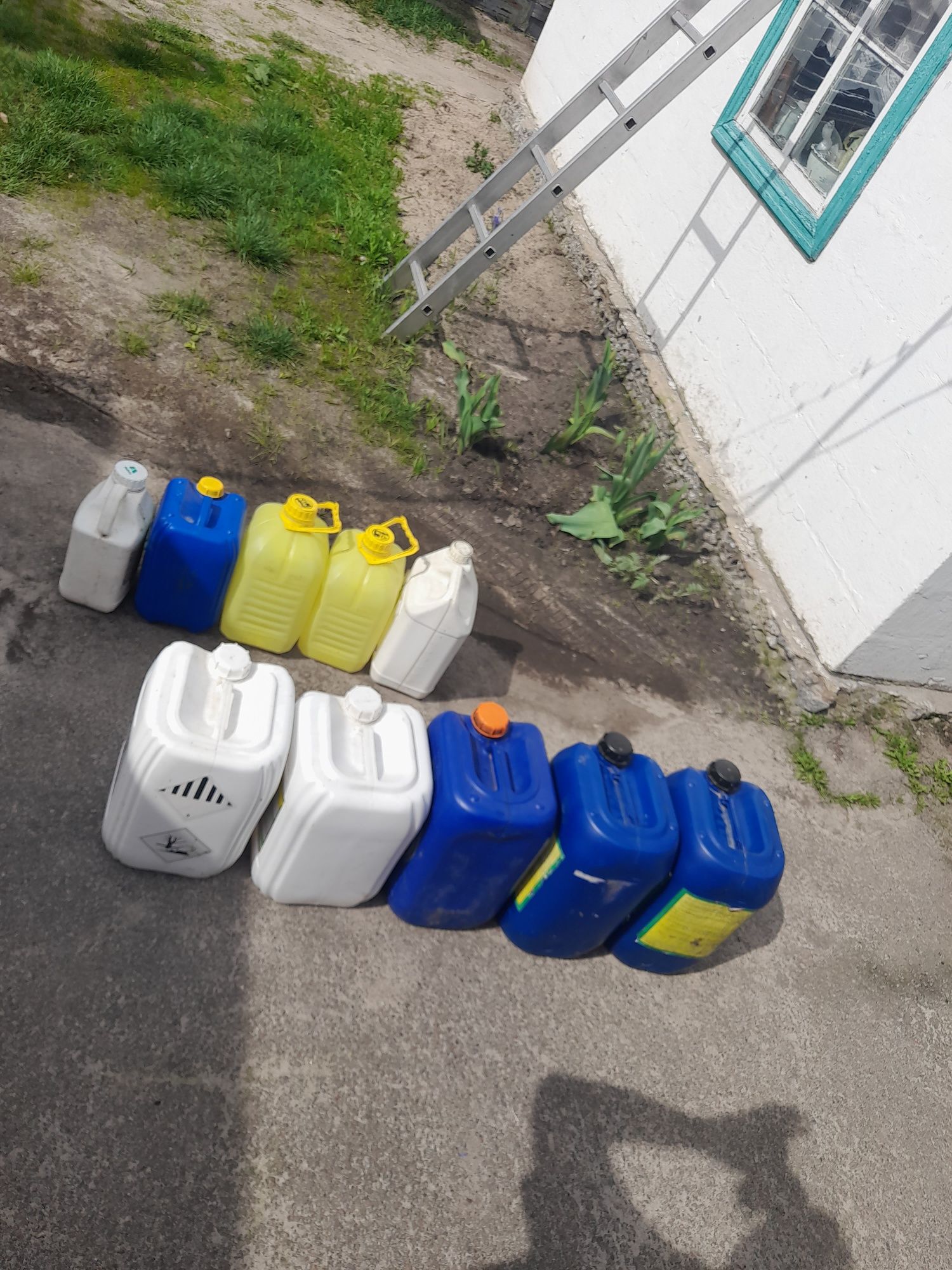 Продам каністри б/в