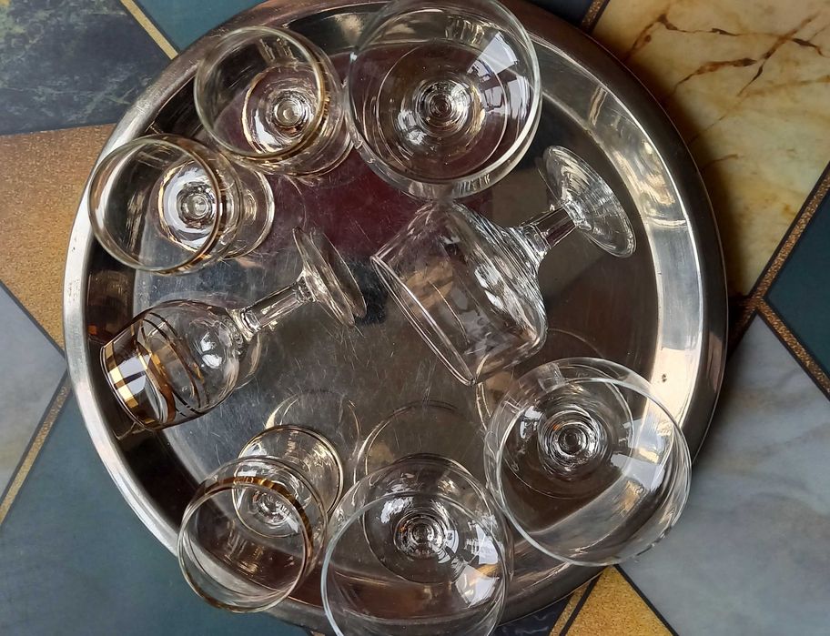 zestaw 4 niedużych kieliszków na nóżce do wódki, nalewek -PRL