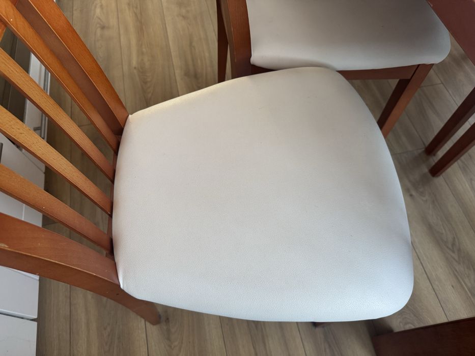 Sprzedam stół z 4 krzesłami