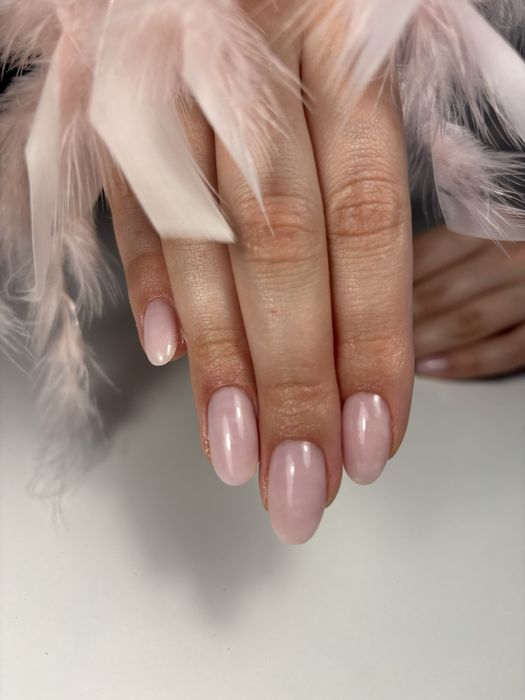 Manicure hybrydowy i żelowy